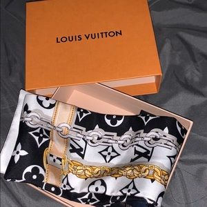 Monogram confidential bandeau